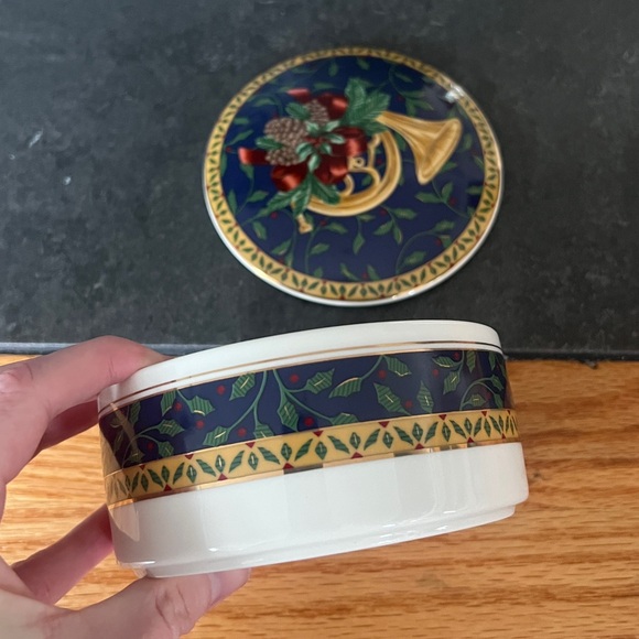 Mikasa Decorative Holiday Bowl w/ Lid - Picture 5 of 7